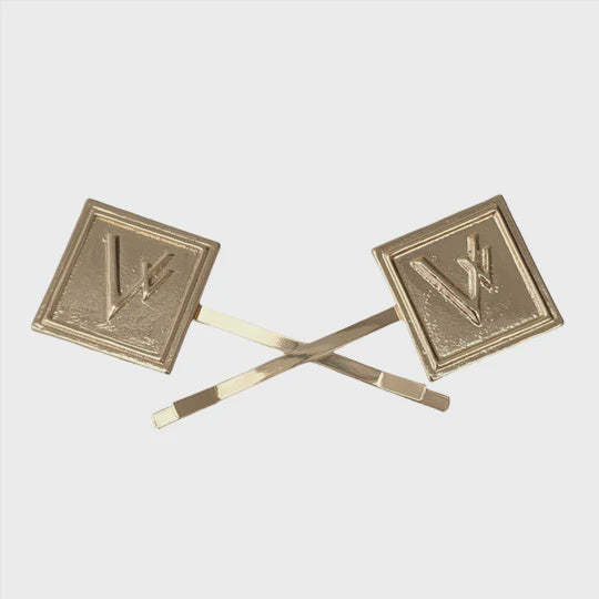 Vivente Signature Scarf Clips, Gold, HC841